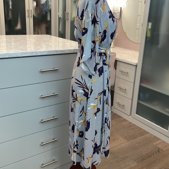 Forever 21 Deep V Dress - Picture 3 of 8